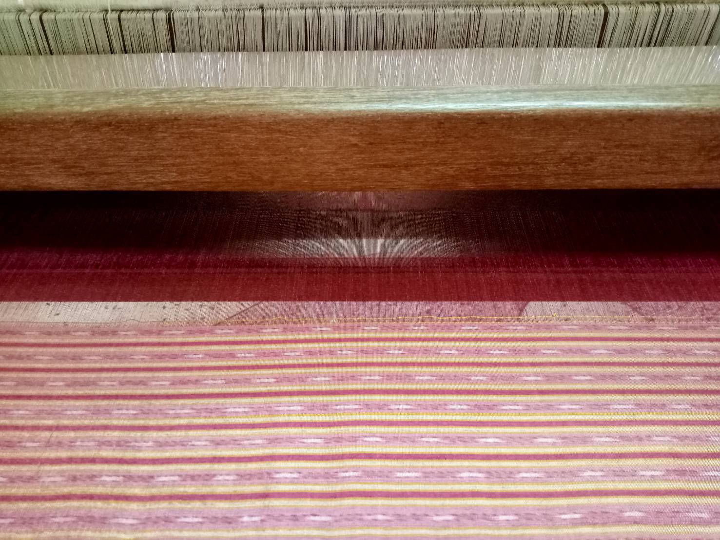 นครพนม ติดตามสนับสนุนการพัฒนาภูมิปัญญาผ้าไทยตามโครงการสืบสานพระราชปณิธาน “นาหว้าโมเดล” ในโอกาสครบรอบ 50 ปี โครงการศิลปาชีพ