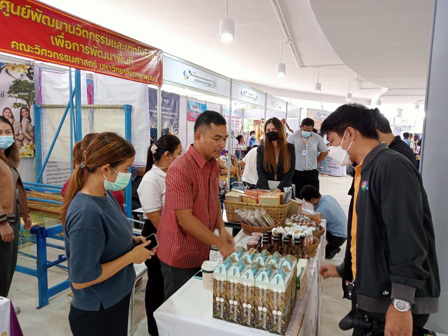 นครพนม บูรณาการความร่วมมือภาคีเครือข่ายพัฒนา มหาวิทยาลัยนครพนม นำผลงานวิจัยที่สนับสนุนพัฒนาต่อยอดผลิตภัณฑ์ชุมชนและชุมชนท่องเที่ยวในพื้นที่จังหวัดนครพนม สู่การสร้างงาน สร้างรายได้ สร้างอาชีพอย่างยั่งยืน