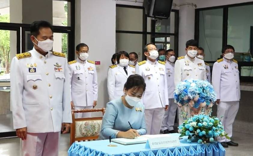 พิธีลงนามถวายพระพรชัยมงคล