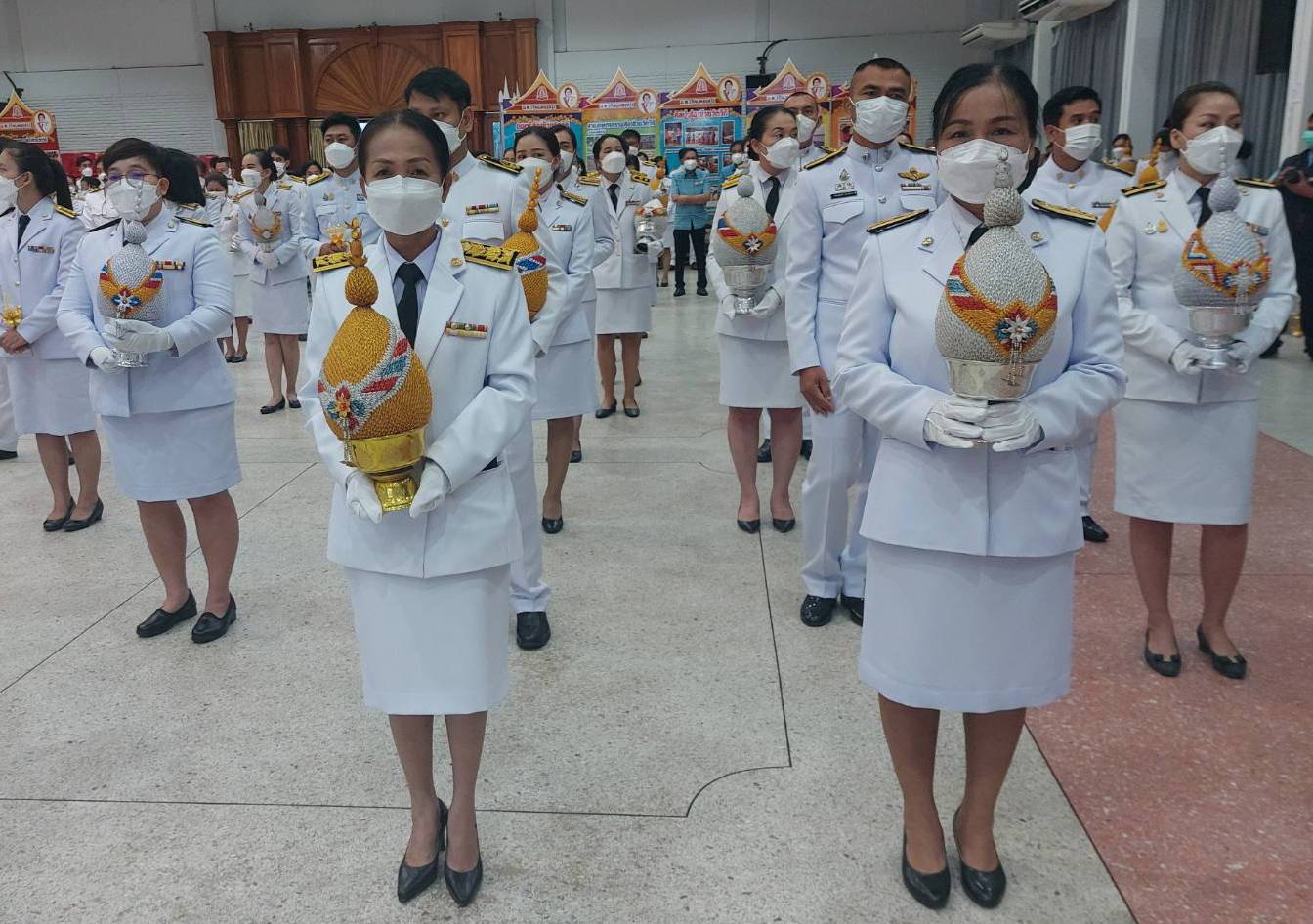พสกนิกรจังหวัดนครพนม ประกอบพิธีจุดเทียนถวายพระพรชัยมงคลพระพันปีหลวง เนื่องในโอกาสวันเฉลิมพระชนมพรรษา 90 พรรษา