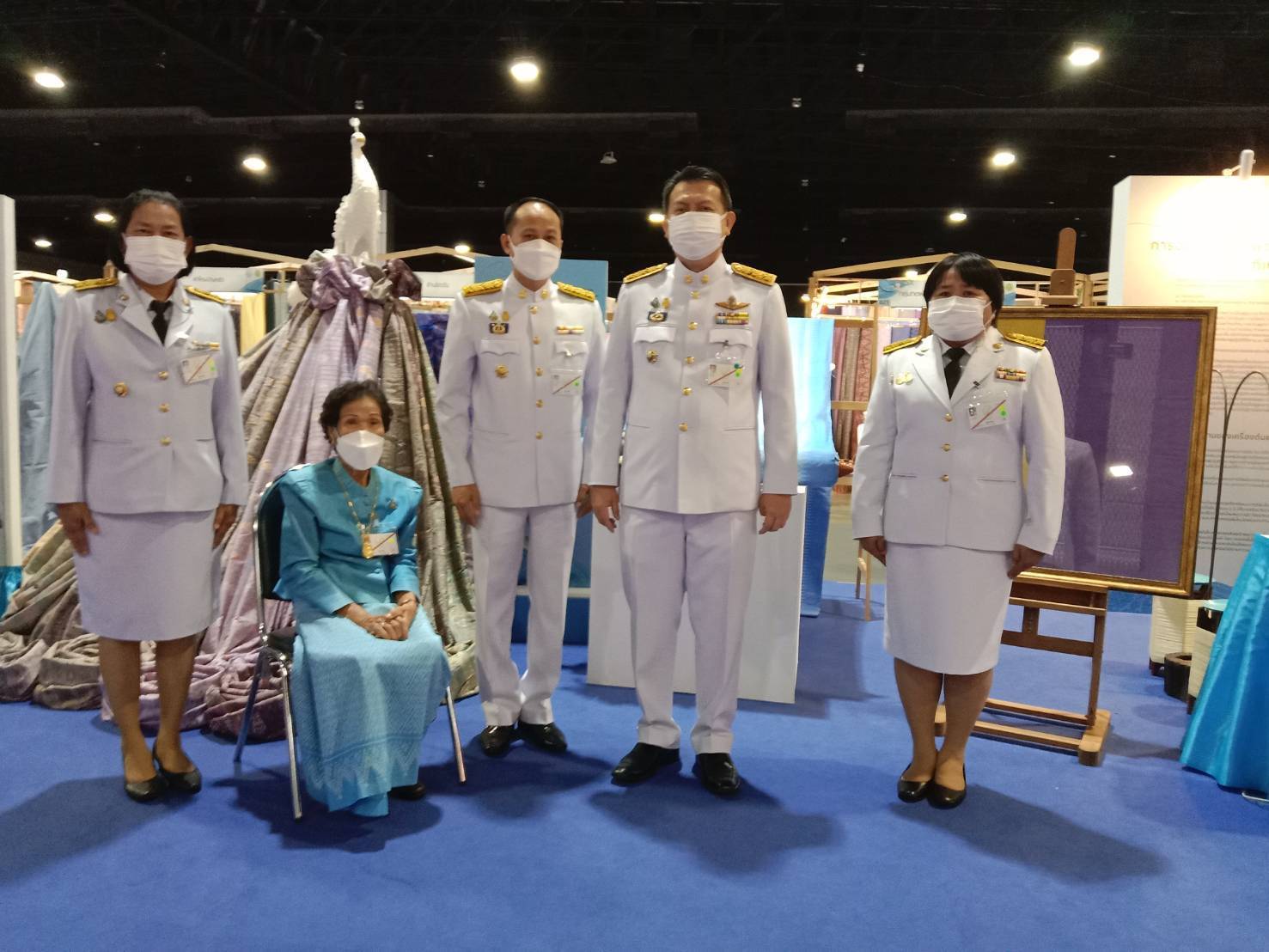 สมเด็จพระกนิษฐาธิราชเจ้า กรมสมเด็จพระเทพรัตนราชสุดา ฯ สยามบรมราชกุมารี เสด็จฯ แทนพระองค์ ไปทรงเปิดงานตรานกยูงพระราชทานสืบสานตำนานไหมไทย ครั้งที่ 17 ประจำปี 2565