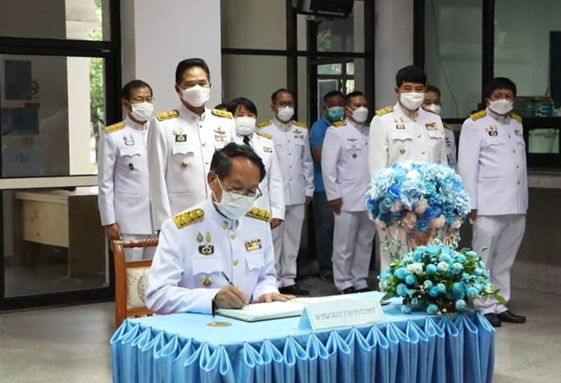พิธีลงนามถวายพระพรชัยมงคล