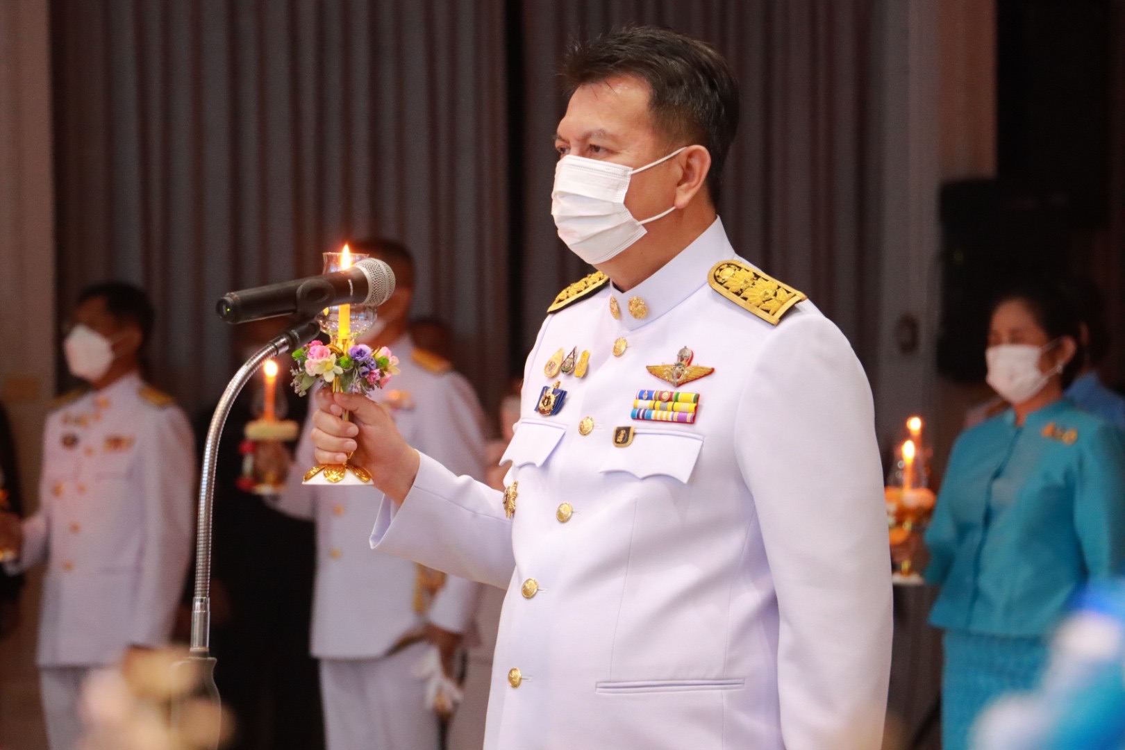 พสกนิกรจังหวัดนครพนม ประกอบพิธีจุดเทียนถวายพระพรชัยมงคลพระพันปีหลวง เนื่องในโอกาสวันเฉลิมพระชนมพรรษา 90 พรรษา