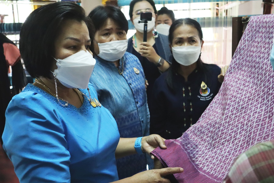ผู้อำนวยการสำนักงานกองทุนพัฒนาบทบาทสตรี ตรวจเยี่ยมการขับเคลื่อนการดำเนินงานกองทุนพัฒนาบทบาทสตรี