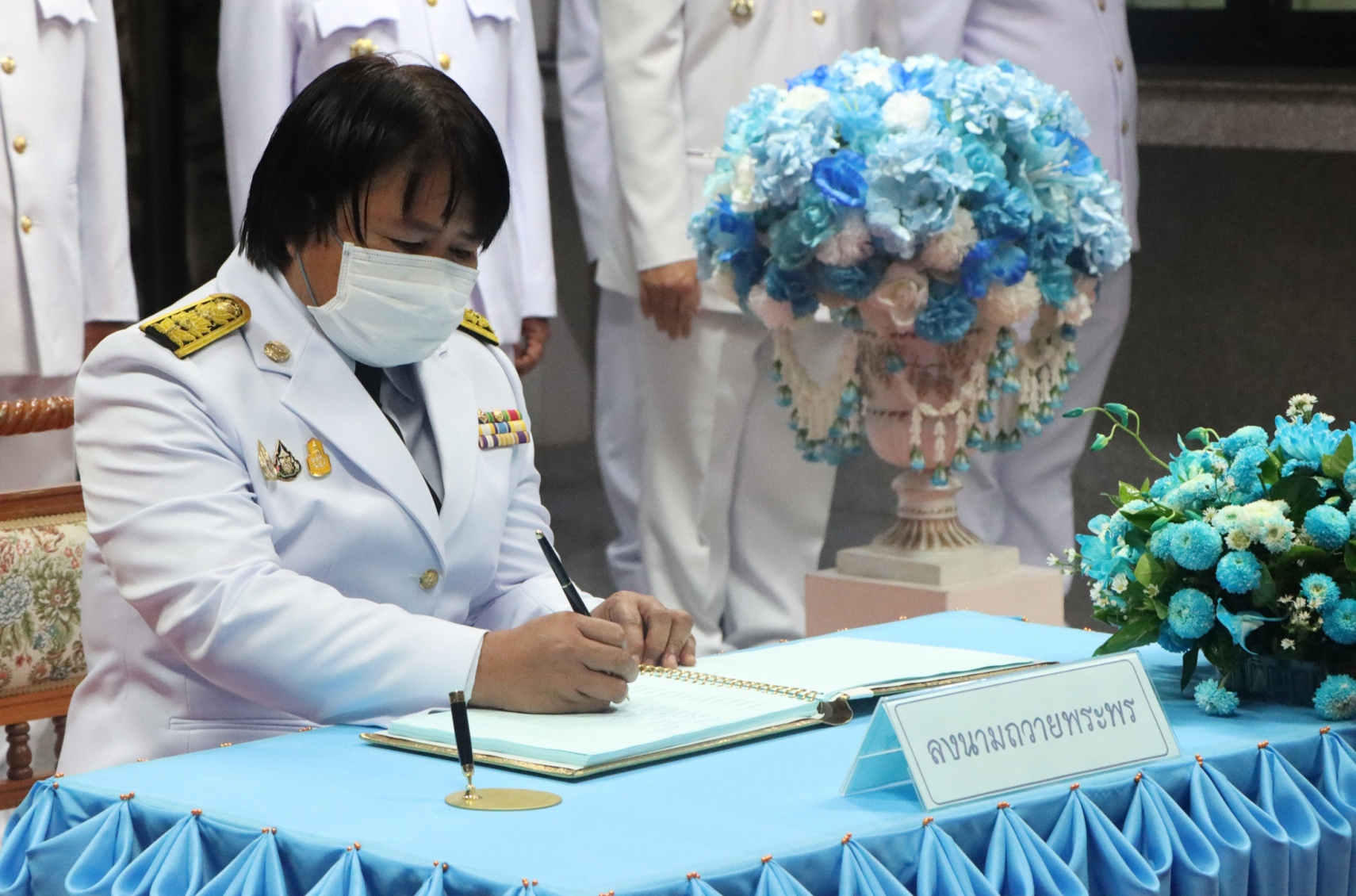 พิธีลงนามถวายพระพรชัยมงคล