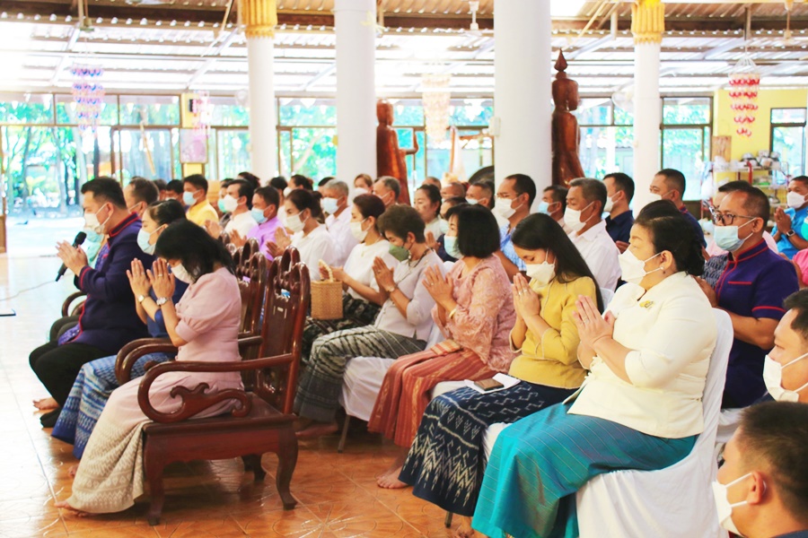 นครพนม ถวายเทียนพรรษา และตู้ยาสามัญ