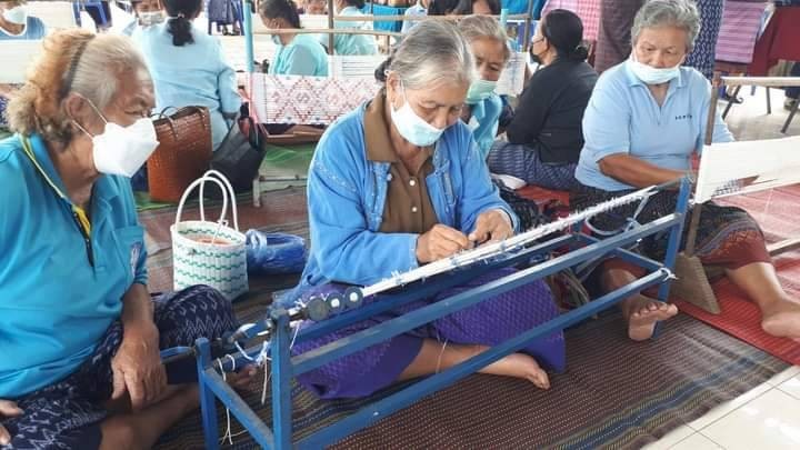 นครพนม เร่งสมัครประกวดผ้าลายพระราชทาน “ผ้าขิดลายนารีรัตนราชกัญญา” และงานหัตถกรรมที่นำลายพระราชทานไปต่อยอด