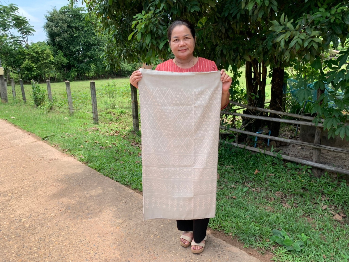 นครพนม เร่งสมัครประกวดผ้าลายพระราชทาน “ผ้าขิดลายนารีรัตนราชกัญญา” และงานหัตถกรรมที่นำลายพระราชทานไปต่อยอด