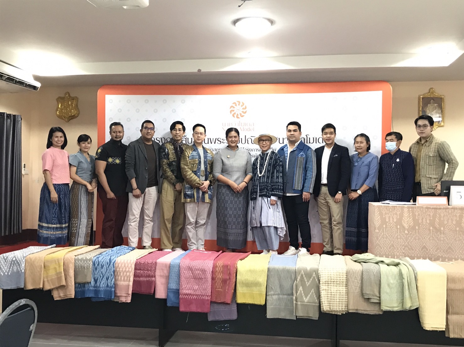 กรมการพัฒนาชุมชนร่วมกับจังหวัดนครพนม ขับเคลื่อนโครงการสืบสานพระราชปณิธาน “นาหว้าโมเดล” ในโอกาสครบรอบ 50 ปี โครงการศิลปาชีพ  