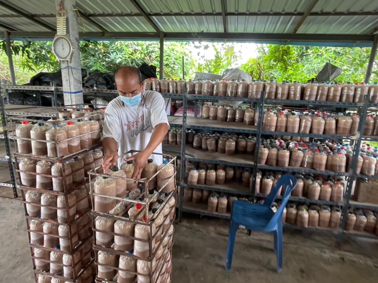 กรมการพัฒนาชุมชนร่วมกับจังหวัดนครพนม ติดตามสนับสนุนการดำเนินงานโครงการพัฒนาผลิตภัณฑ์ OTOP กลุ่มปรับตัวสสู่การพัฒนา (Quadrant D) ให้มีคุณภาพมาตรฐาน และโครงการส่งเสริมกระบวนการเครือข่ายองค์ความรู้ (Knowledge- Based OTOP : KBO) ประจำปี 2565