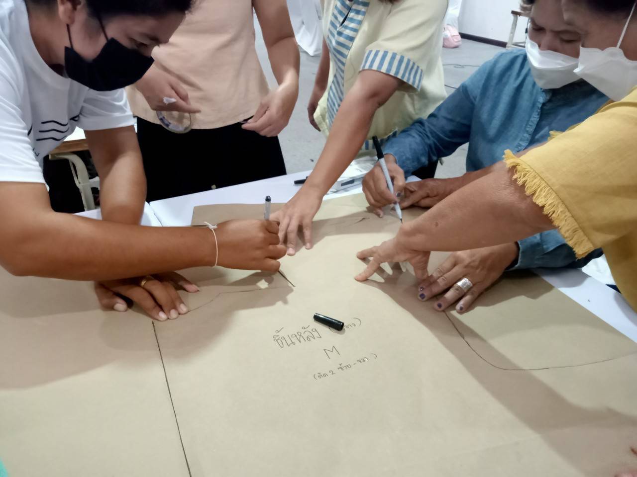 จังหวัดนครพนม สร้างนักออกแบบ นักตัดเย็บมืออาชีพ (Smart Designer) พัฒนาแปรรูปผ้าไทยผ้าพื้นเมือง “ผ้าไทยใส่ให้สนุก ทุกวัน ทุกวัย”