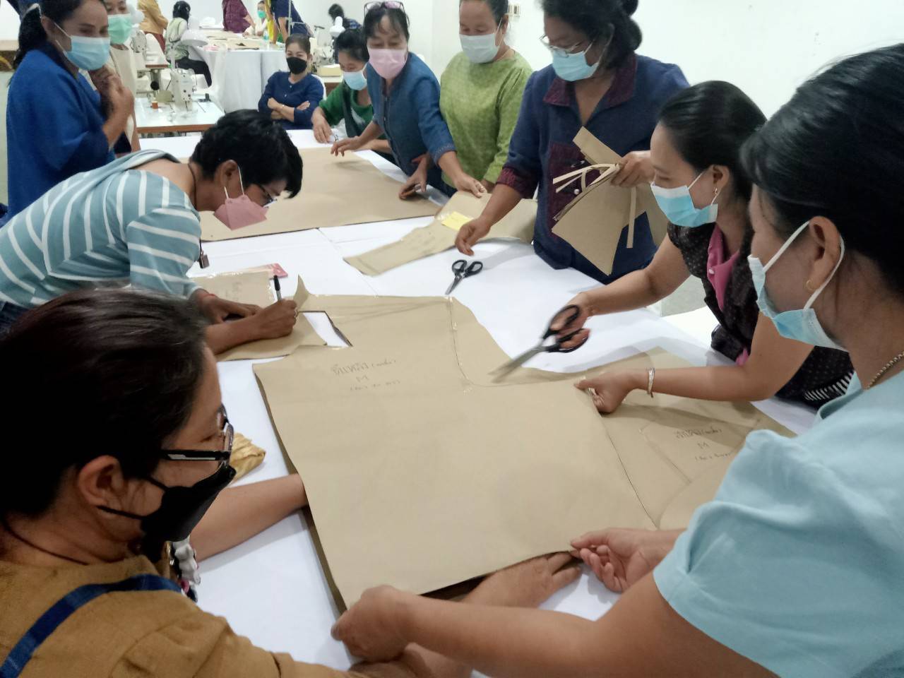 จังหวัดนครพนม สร้างนักออกแบบ นักตัดเย็บมืออาชีพ (Smart Designer) พัฒนาแปรรูปผ้าไทยผ้าพื้นเมือง “ผ้าไทยใส่ให้สนุก ทุกวัน ทุกวัย”