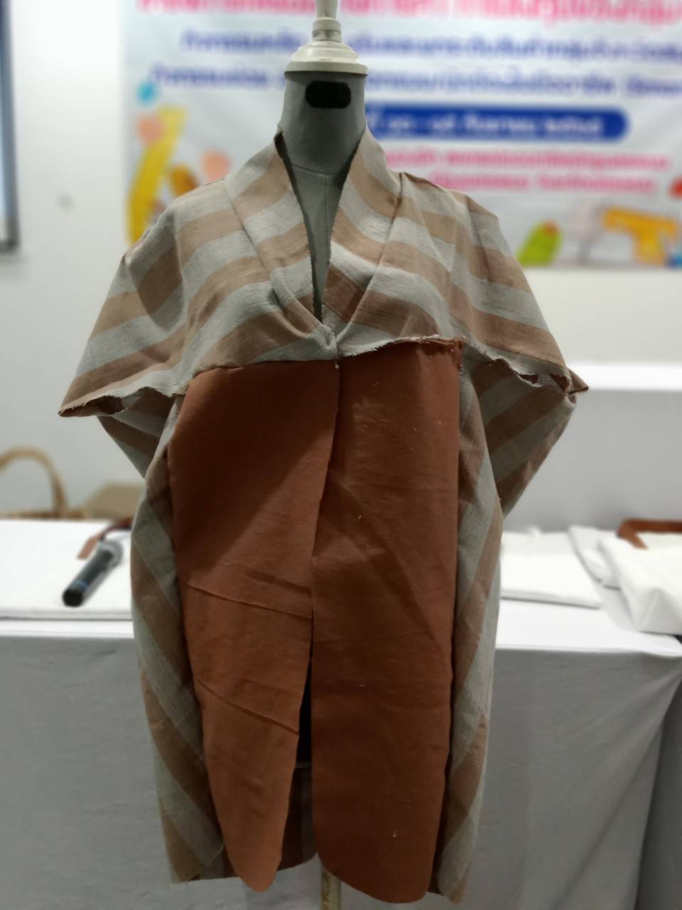 จังหวัดนครพนม สร้างนักออกแบบ นักตัดเย็บมืออาชีพ (Smart Designer) พัฒนาแปรรูปผ้าไทยผ้าพื้นเมือง “ผ้าไทยใส่ให้สนุก ทุกวัน ทุกวัย”