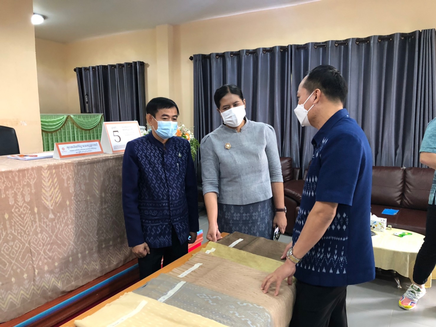 กรมการพัฒนาชุมชนร่วมกับจังหวัดนครพนม ขับเคลื่อนโครงการสืบสานพระราชปณิธาน “นาหว้าโมเดล” ในโอกาสครบรอบ 50 ปี โครงการศิลปาชีพ  