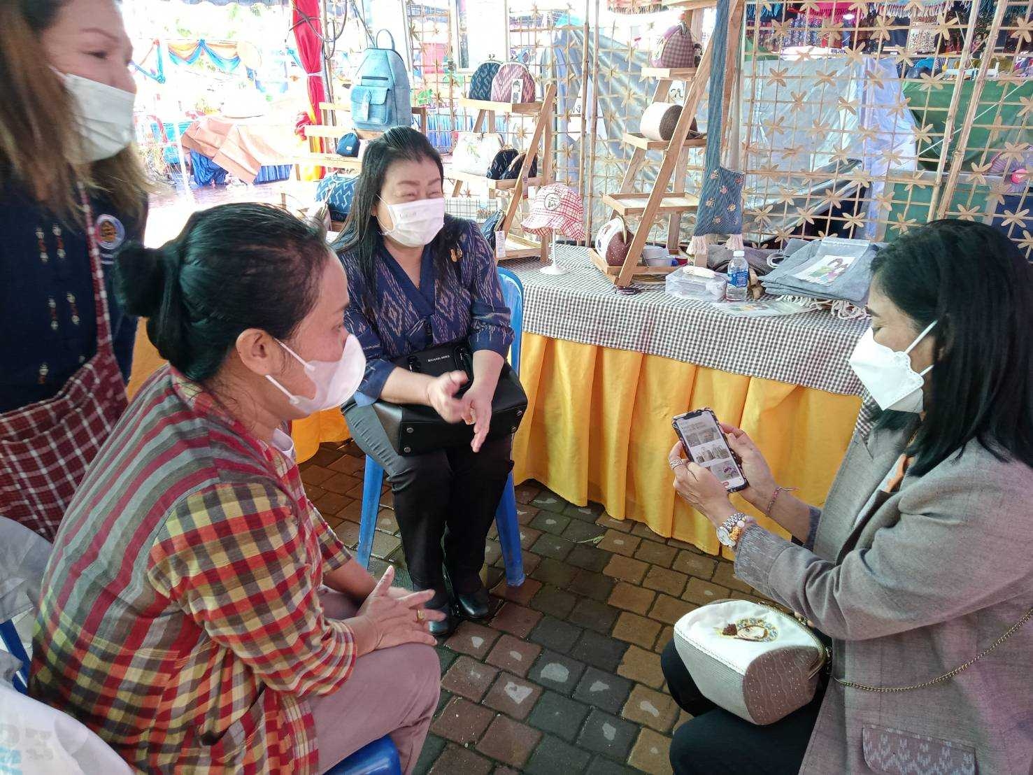 กรมการพัฒนาชุมชนร่วมกับจังหวัดนครพนม ติดตามสนับสนุนการดำเนินงานโครงการพัฒนาผลิตภัณฑ์ OTOP กลุ่มปรับตัวสสู่การพัฒนา (Quadrant D) ให้มีคุณภาพมาตรฐาน และโครงการส่งเสริมกระบวนการเครือข่ายองค์ความรู้ (Knowledge- Based OTOP : KBO) ประจำปี 2565