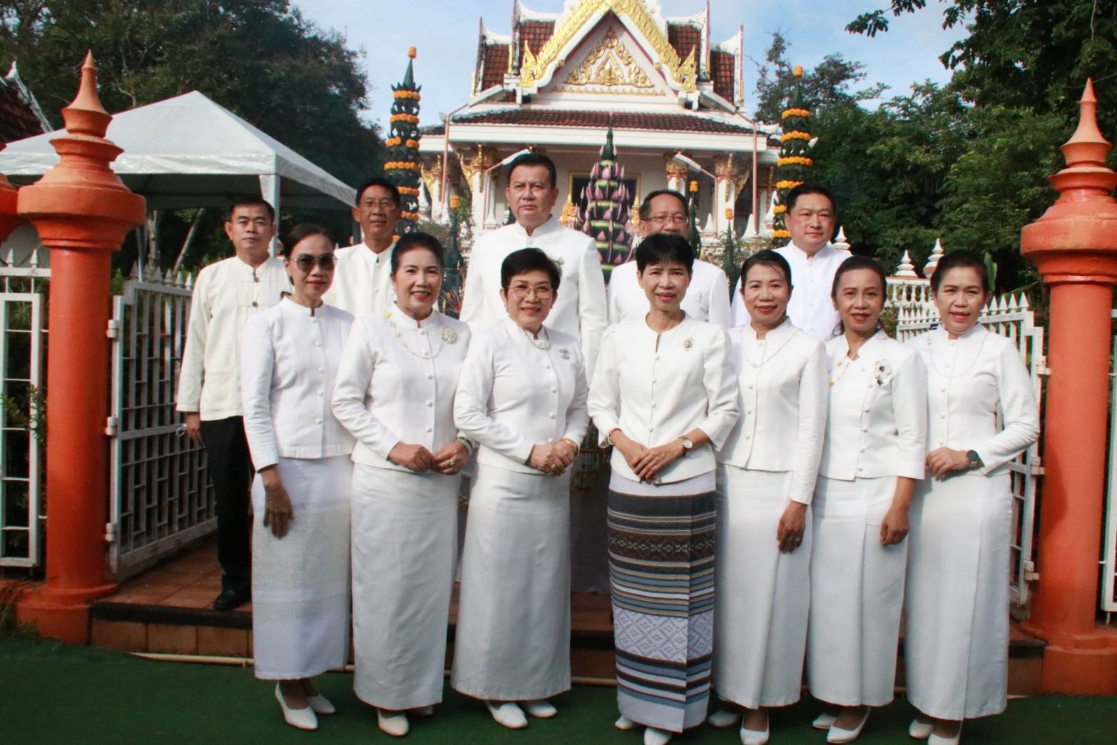 พ่อเมืองนครพนม นำบวงสรวงสิ่งศักดิ์สิทธิ์คู่บ้านคู่เมืองก่อนเริ่มงานประเพณีไหลเรือไฟ 2565