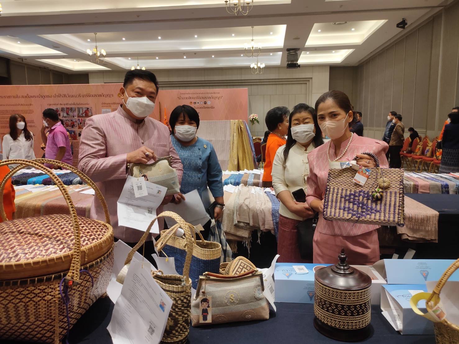 สุดภาคภูมิใจ นครพนมร่วมการประกวดผ้าลายพระราชทาน “ผ้าขิดลายนารีรัตนราชกัญญา” พร้อมนำผ้าเข้าร่วมประกวด