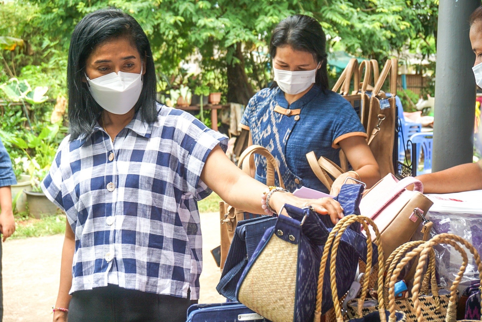 กรมการพัฒนาชุมชนร่วมกับจังหวัดนครพนม ติดตามสนับสนุนการดำเนินงานโครงการพัฒนาผลิตภัณฑ์ OTOP กลุ่มปรับตัวสสู่การพัฒนา (Quadrant D) ให้มีคุณภาพมาตรฐาน และโครงการส่งเสริมกระบวนการเครือข่ายองค์ความรู้ (Knowledge- Based OTOP : KBO) ประจำปี 2565