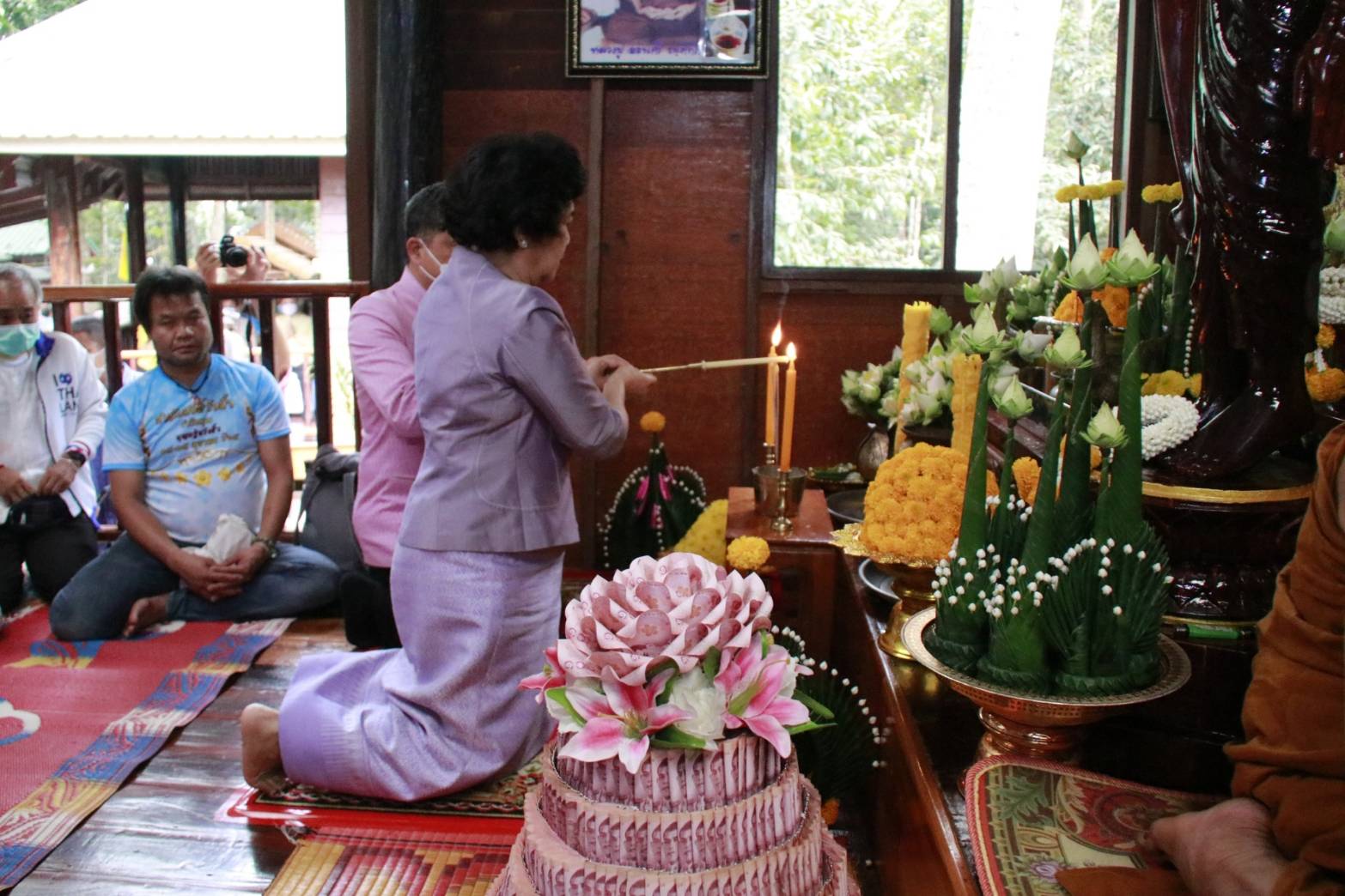 ปลัดกระทรวงมหาดไทย นำคณะร่วมเป็นเจ้าภาพงานทอดกฐินสามัคคี ถวาย ณ ที่พักสงฆ์วังสิ้ว
