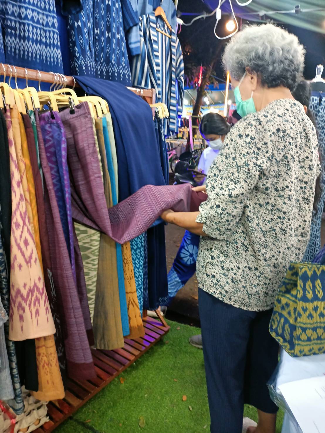 พช.นครพนม เสริมทัพ OTOP งานประเพณีไหลเรือไฟและงานกาชาดจังหวัดนครพนม ประจำปี 2565