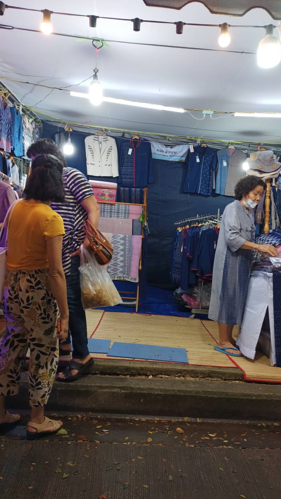 พช.นครพนม เสริมทัพ OTOP งานประเพณีไหลเรือไฟและงานกาชาดจังหวัดนครพนม ประจำปี 2565
