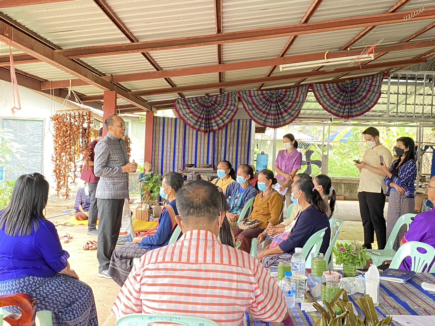 กรมการพัฒนาชุมชน ขับเคลื่อนการสืบสานภูมิปัญญาและองค์ความรู้การย้อมผ้าด้วยสีธรรมชาติในการพัฒนาผลิตภัณฑ์ผ้าไทย พื้นที่จังหวัดนครพนม