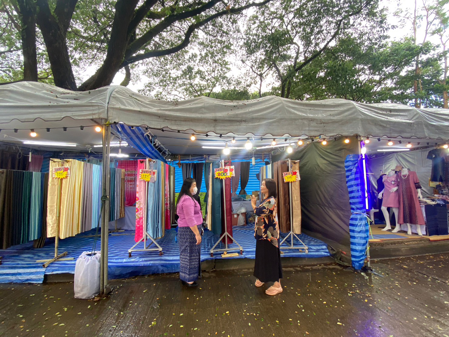 พช.นครพนม เสริมทัพ OTOP งานประเพณีไหลเรือไฟและงานกาชาดจังหวัดนครพนม ประจำปี 2565