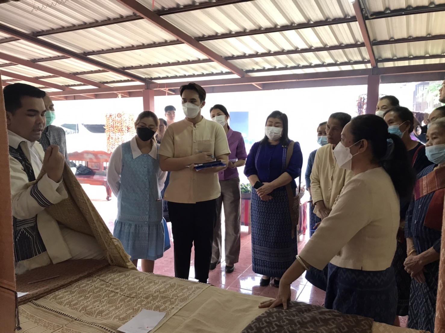 กรมการพัฒนาชุมชน ขับเคลื่อนการสืบสานภูมิปัญญาและองค์ความรู้การย้อมผ้าด้วยสีธรรมชาติในการพัฒนาผลิตภัณฑ์ผ้าไทย พื้นที่จังหวัดนครพนม