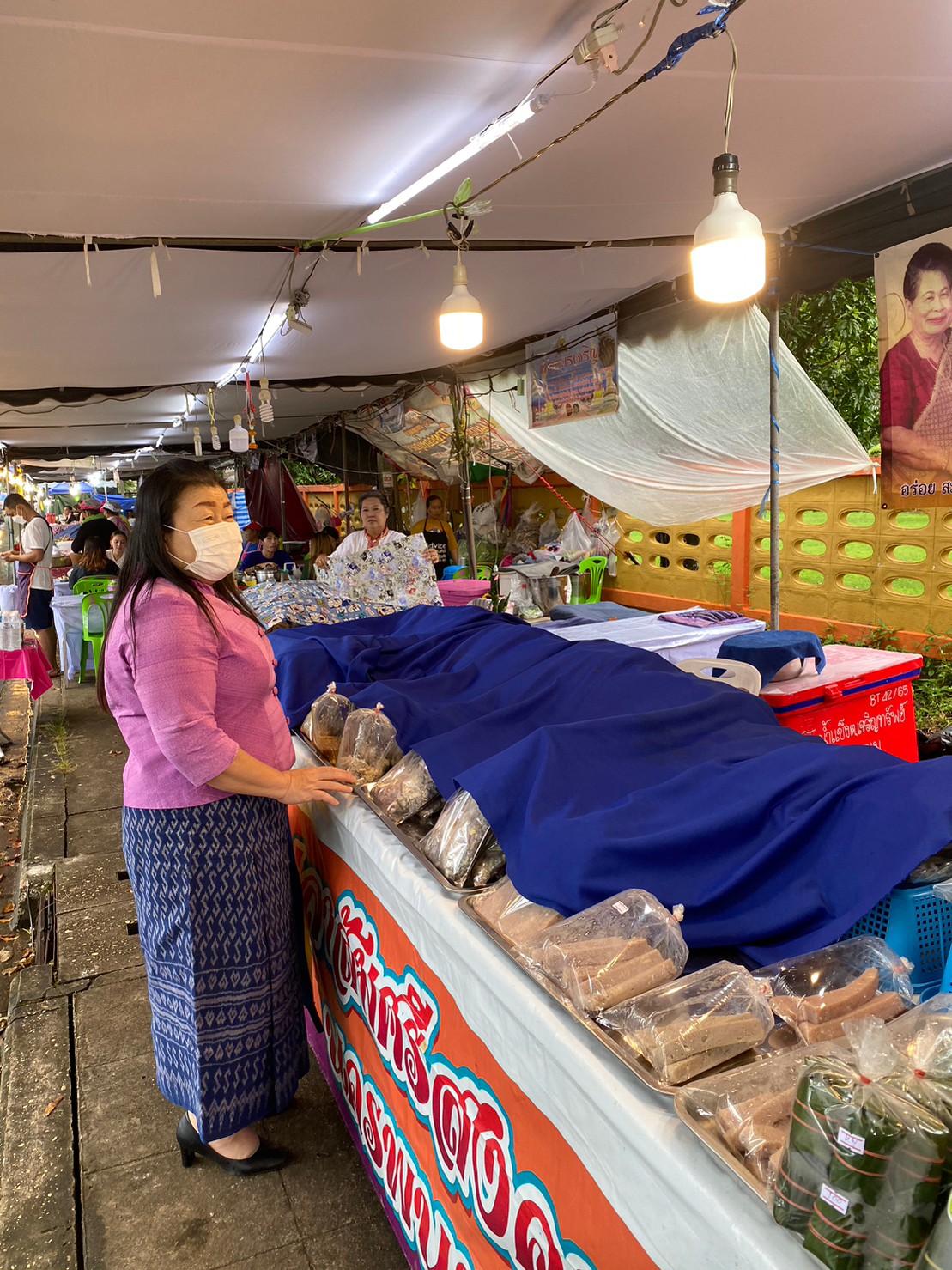 พช.นครพนม เสริมทัพ OTOP งานประเพณีไหลเรือไฟและงานกาชาดจังหวัดนครพนม ประจำปี 2565