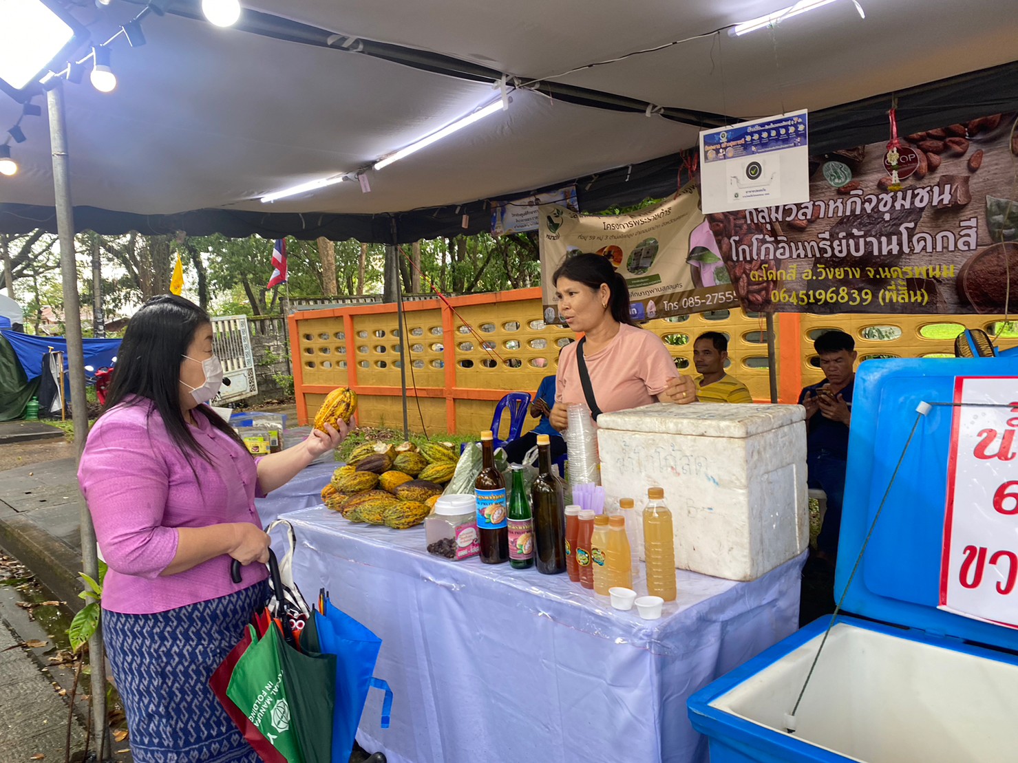 พช.นครพนม เสริมทัพ OTOP งานประเพณีไหลเรือไฟและงานกาชาดจังหวัดนครพนม ประจำปี 2565