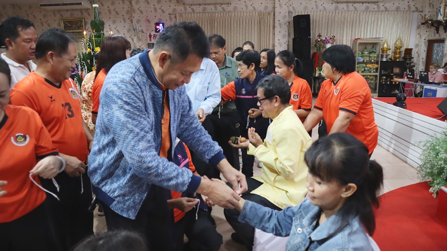 พช.นครพนม จัดกิจกรรม “ร้อยความรัก ถักทอใจ สานสายใย มุทิตา” ในการแสดงความยินดีแด่ข้าราชการที่เกษียณอายุราชการและลาออกจากราชการ