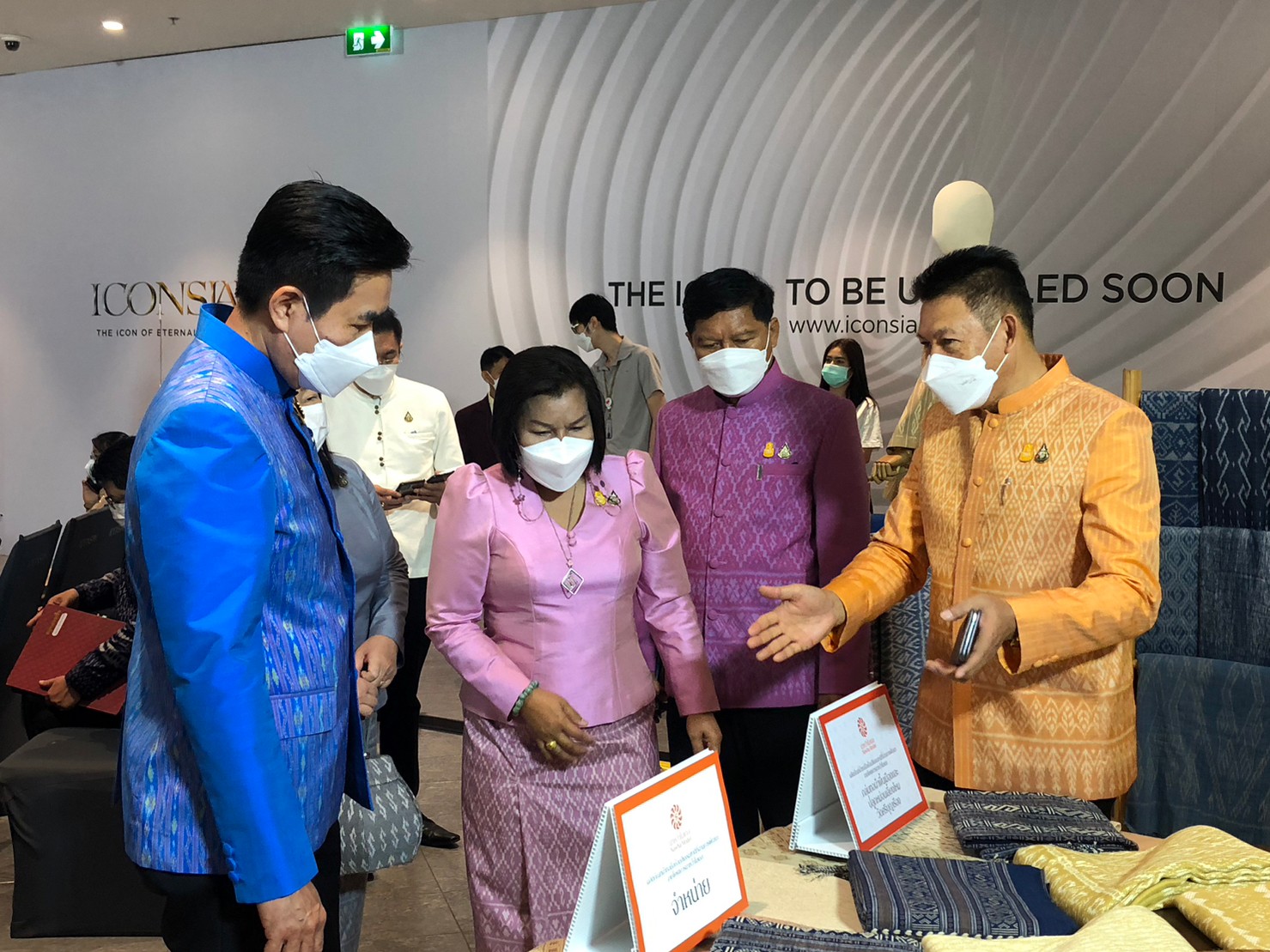 กรมการพัฒนาชุมชน จัดนิทรรศการโครงการสืบสานพระราชปณิธาน “นาหว้าโมเดล” ในโอกาสครบ 50 ปี โครงการศิลปาชีพ “การพัฒนาชุมชนต้นแบบการทอผ้าและการพัฒนาผลิตภัณฑ์ผ้าชุมชนบ้านนาหว้า” ส่งเสริมผ้าไทยมีความร่วมสมัยสู่สากล