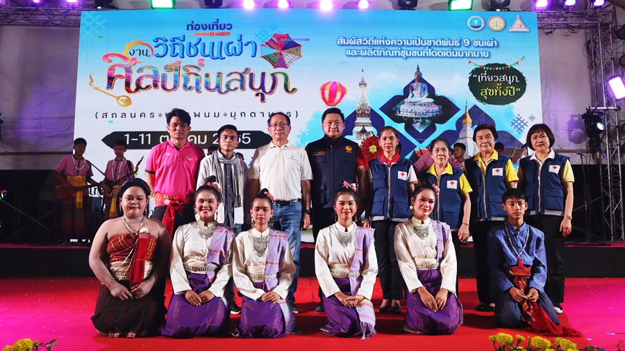 พช.นครพนม เสริมทัพ OTOP งานประเพณีไหลเรือไฟและงานกาชาดจังหวัดนครพนม ประจำปี 2565