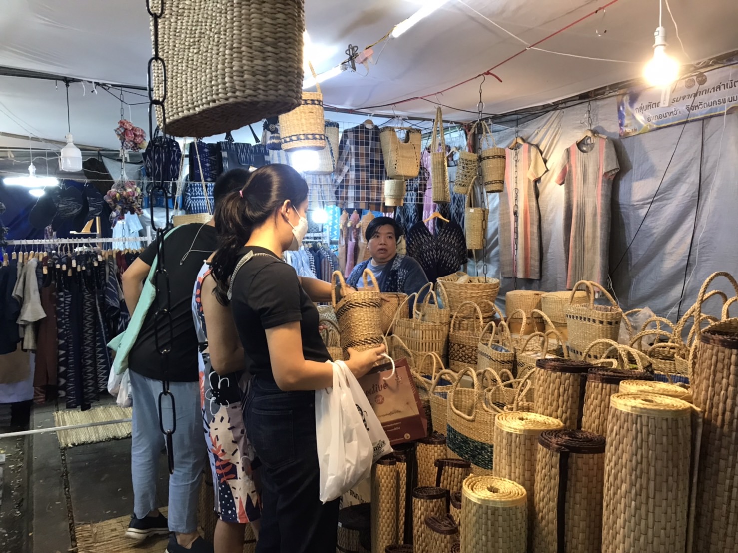 พช.นครพนม เสริมทัพ OTOP งานประเพณีไหลเรือไฟและงานกาชาดจังหวัดนครพนม ประจำปี 2565