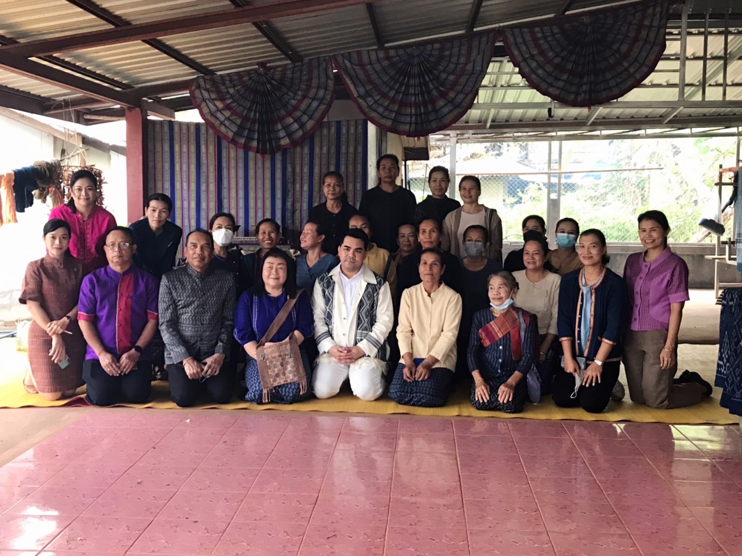 กรมการพัฒนาชุมชน ขับเคลื่อนการสืบสานภูมิปัญญาและองค์ความรู้การย้อมผ้าด้วยสีธรรมชาติในการพัฒนาผลิตภัณฑ์ผ้าไทย พื้นที่จังหวัดนครพนม