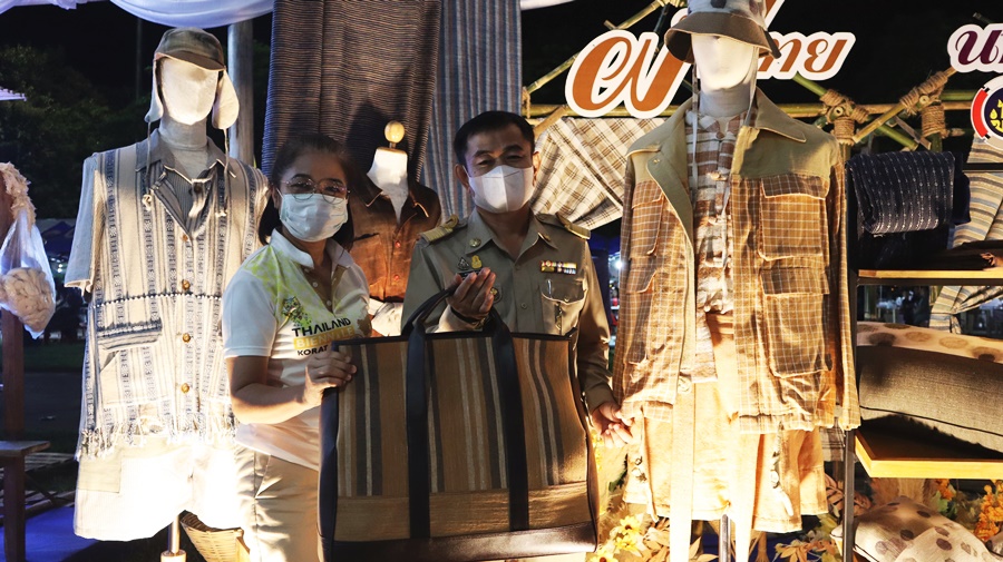 พช.นครพนม เสริมทัพ OTOP งานประเพณีไหลเรือไฟและงานกาชาดจังหวัดนครพนม ประจำปี 2565