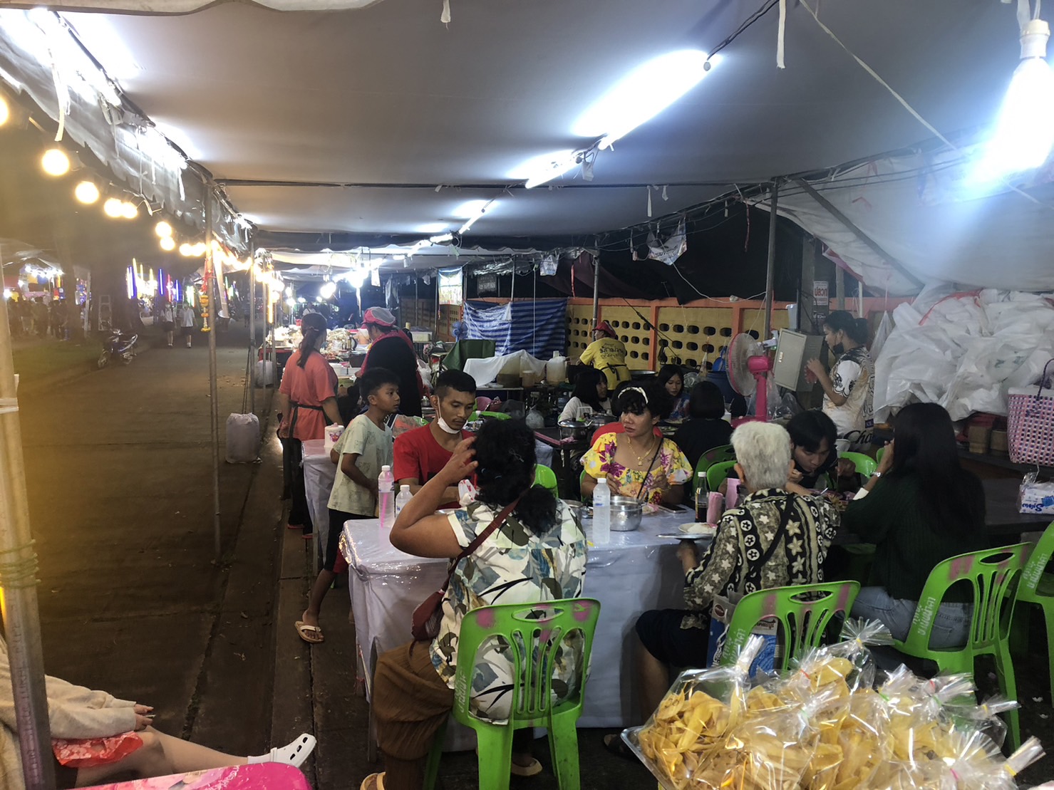 พช.นครพนม เสริมทัพ OTOP งานประเพณีไหลเรือไฟและงานกาชาดจังหวัดนครพนม ประจำปี 2565