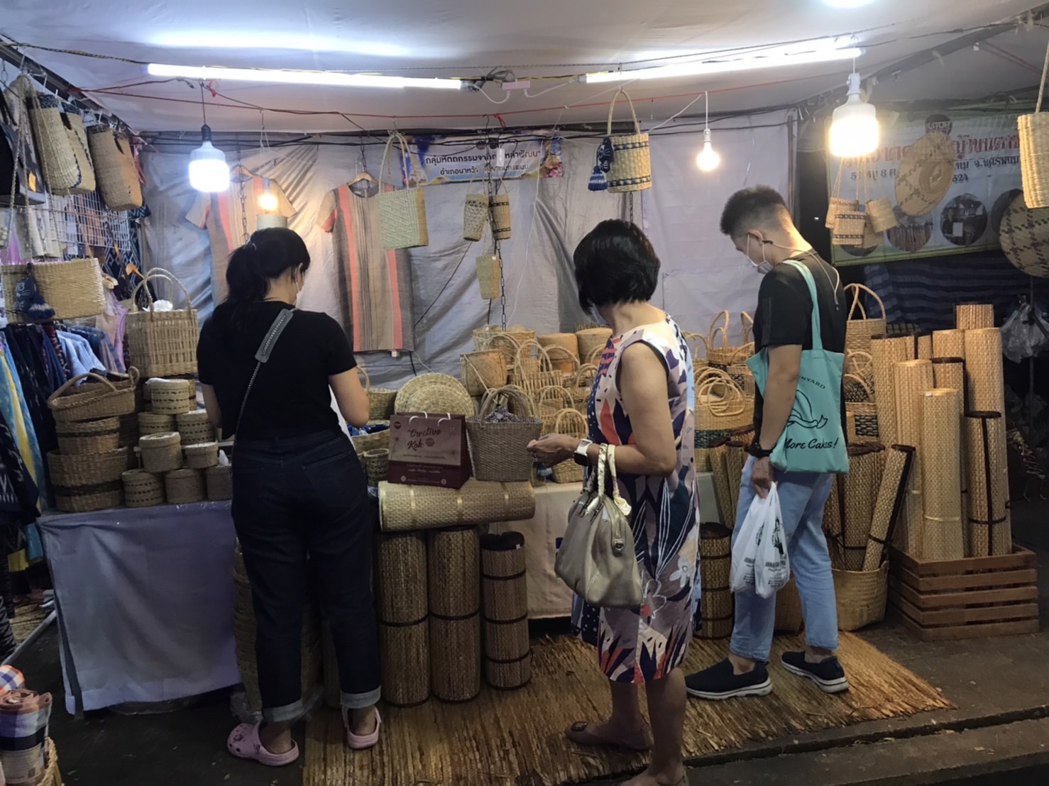 พช.นครพนม เสริมทัพ OTOP งานประเพณีไหลเรือไฟและงานกาชาดจังหวัดนครพนม ประจำปี 2565