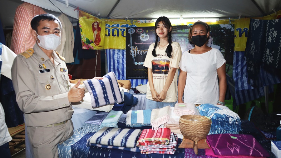 พช.นครพนม เสริมทัพ OTOP งานประเพณีไหลเรือไฟและงานกาชาดจังหวัดนครพนม ประจำปี 2565