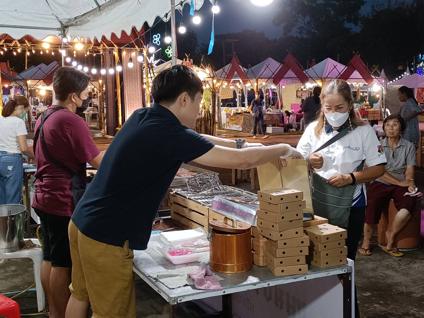 พช.นครพนม เสริมทัพ OTOP งานประเพณีไหลเรือไฟและงานกาชาดจังหวัดนครพนม ประจำปี 2565