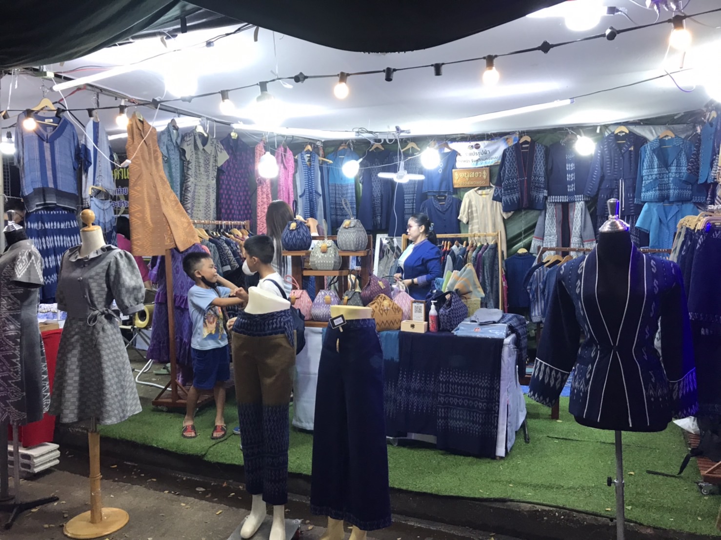 พช.นครพนม เสริมทัพ OTOP งานประเพณีไหลเรือไฟและงานกาชาดจังหวัดนครพนม ประจำปี 2565
