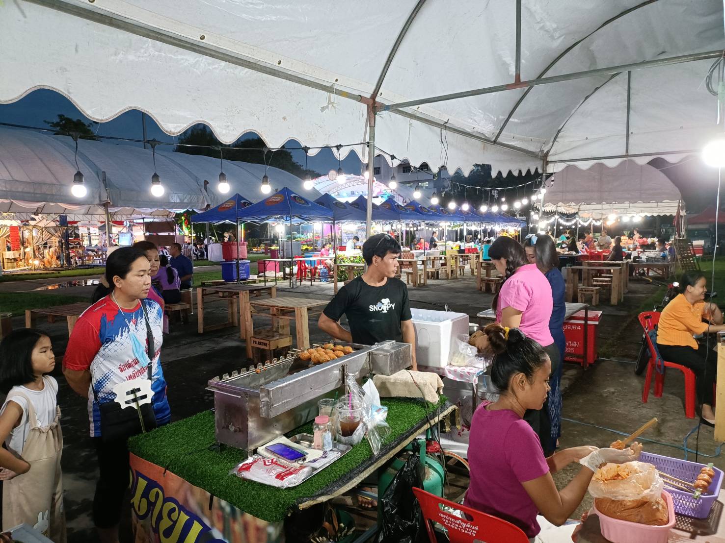 พช.นครพนม เสริมทัพ OTOP งานประเพณีไหลเรือไฟและงานกาชาดจังหวัดนครพนม ประจำปี 2565