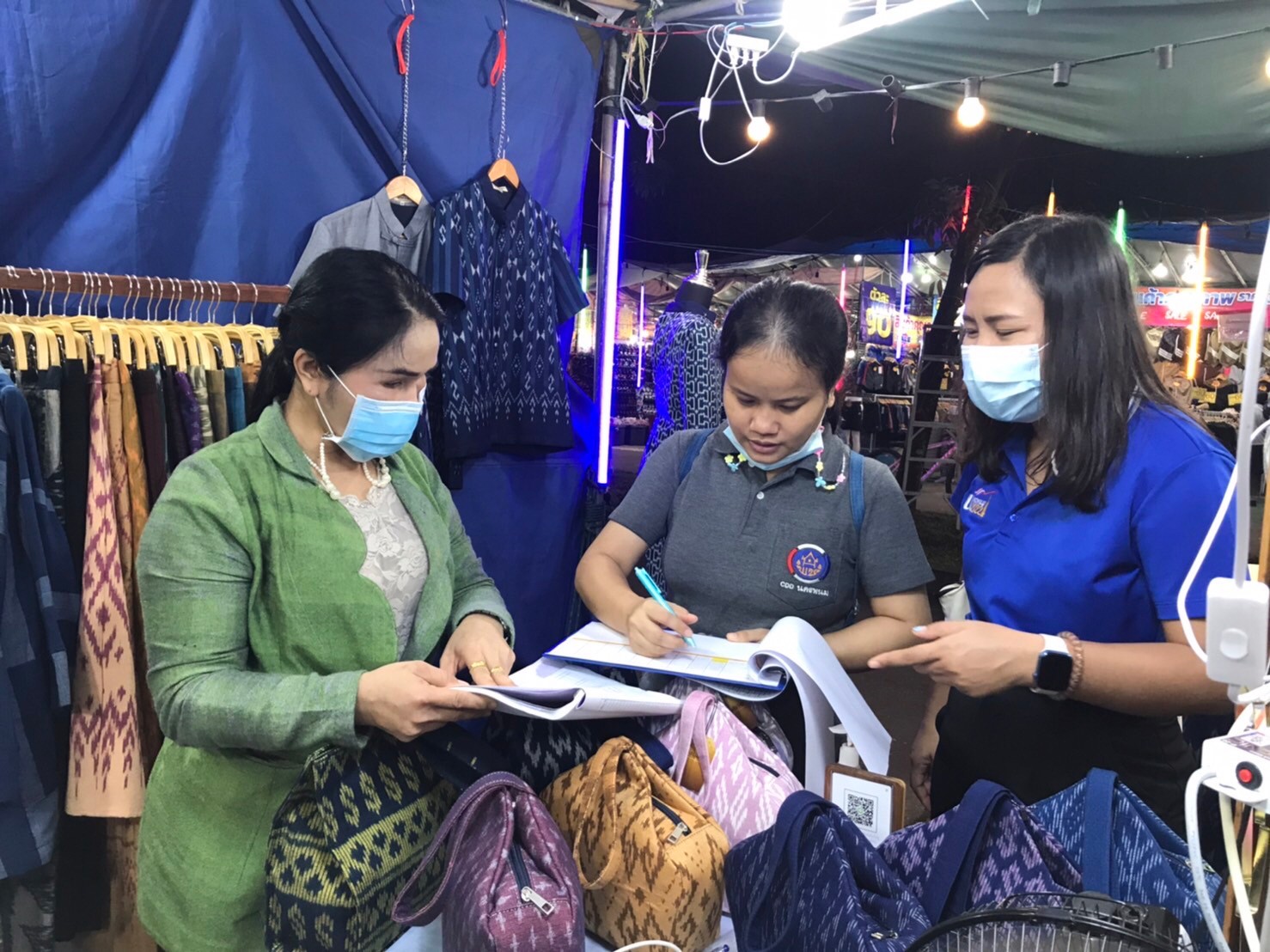 พช.นครพนม เสริมทัพ OTOP งานประเพณีไหลเรือไฟและงานกาชาดจังหวัดนครพนม ประจำปี 2565