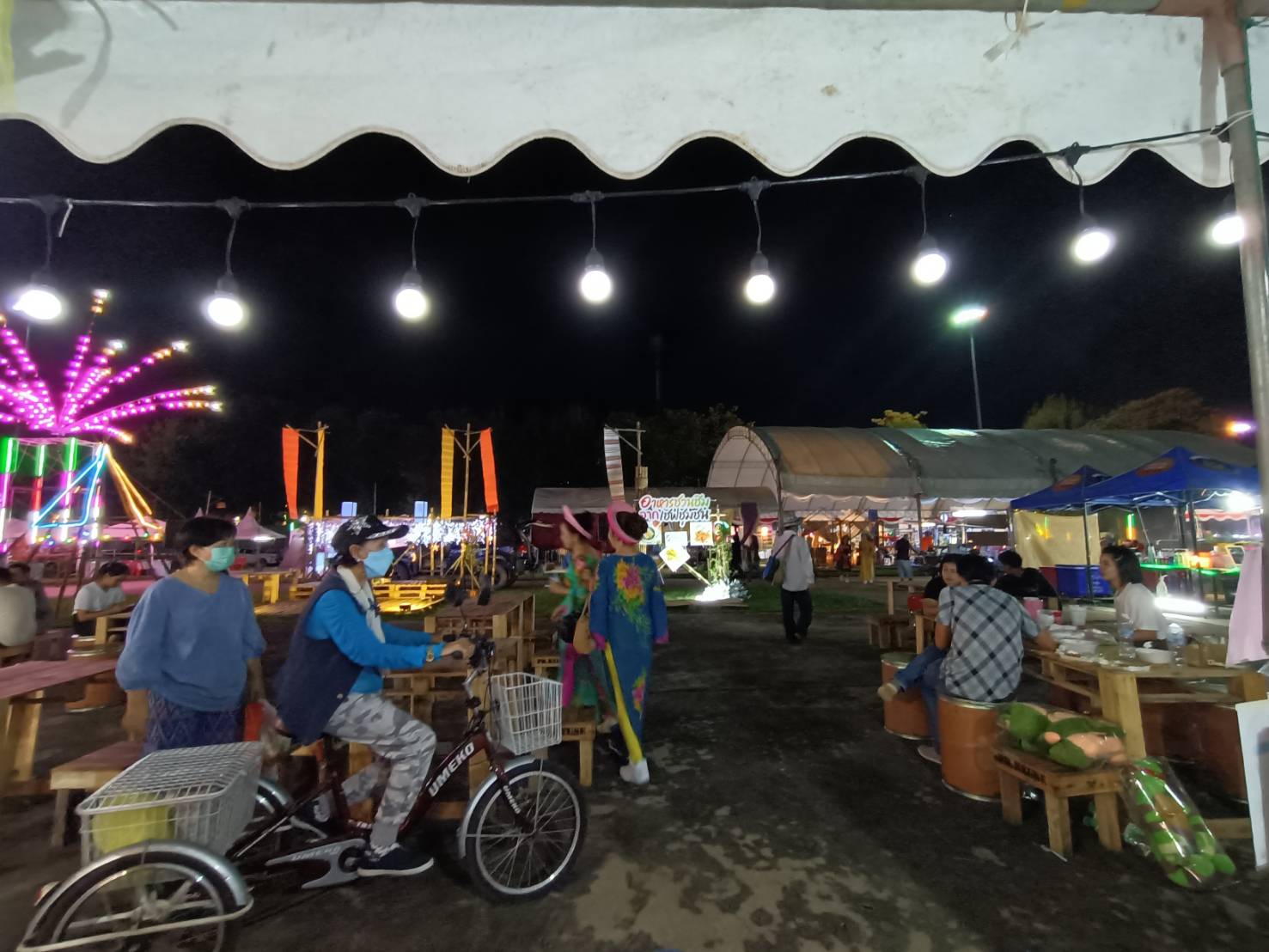 พช.นครพนม เสริมทัพ OTOP งานประเพณีไหลเรือไฟและงานกาชาดจังหวัดนครพนม ประจำปี 2565