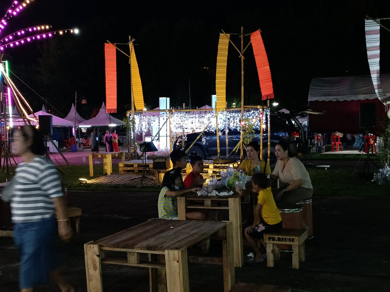 พช.นครพนม เสริมทัพ OTOP งานประเพณีไหลเรือไฟและงานกาชาดจังหวัดนครพนม ประจำปี 2565
