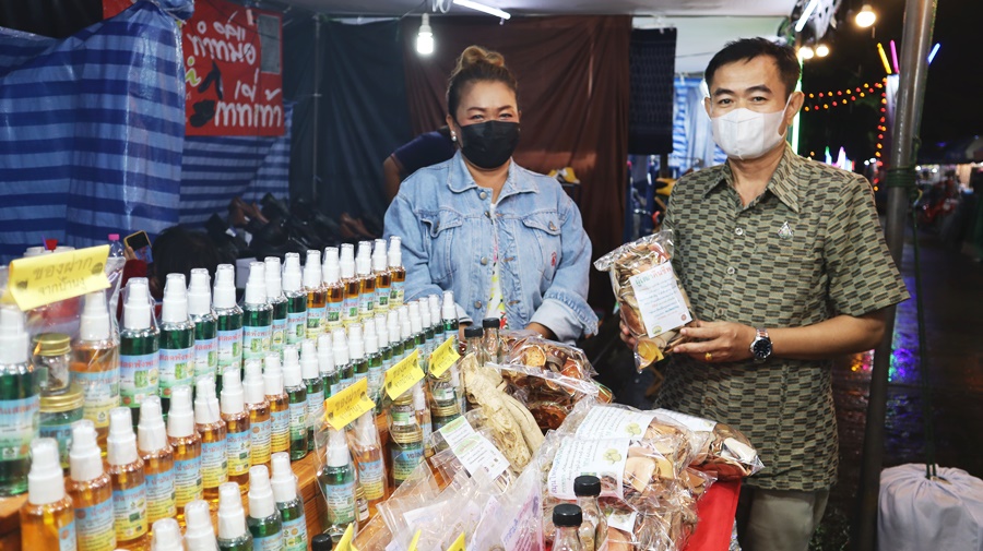 พช.นครพนม เสริมทัพ OTOP งานประเพณีไหลเรือไฟและงานกาชาดจังหวัดนครพนม ประจำปี 2565
