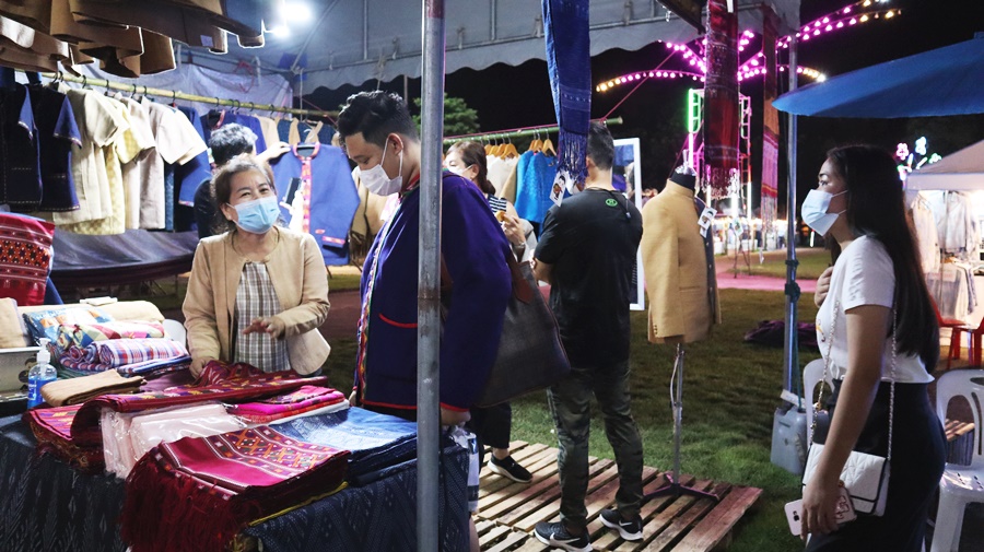 พช.นครพนม เสริมทัพ OTOP งานประเพณีไหลเรือไฟและงานกาชาดจังหวัดนครพนม ประจำปี 2565