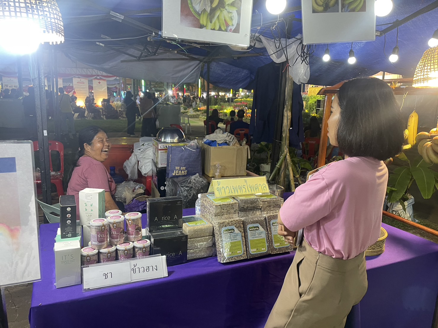 พช.นครพนม เสริมทัพ OTOP งานประเพณีไหลเรือไฟและงานกาชาดจังหวัดนครพนม ประจำปี 2565