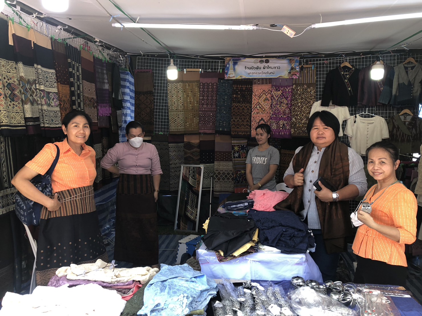 พช.นครพนม เสริมทัพ OTOP งานประเพณีไหลเรือไฟและงานกาชาดจังหวัดนครพนม ประจำปี 2565