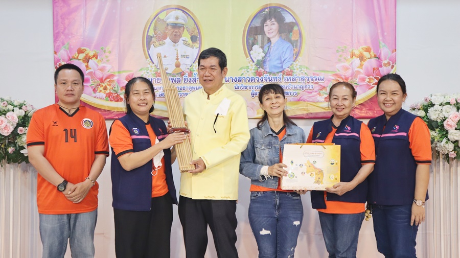 พช.นครพนม จัดกิจกรรม “ร้อยความรัก ถักทอใจ สานสายใย มุทิตา” ในการแสดงความยินดีแด่ข้าราชการที่เกษียณอายุราชการและลาออกจากราชการ